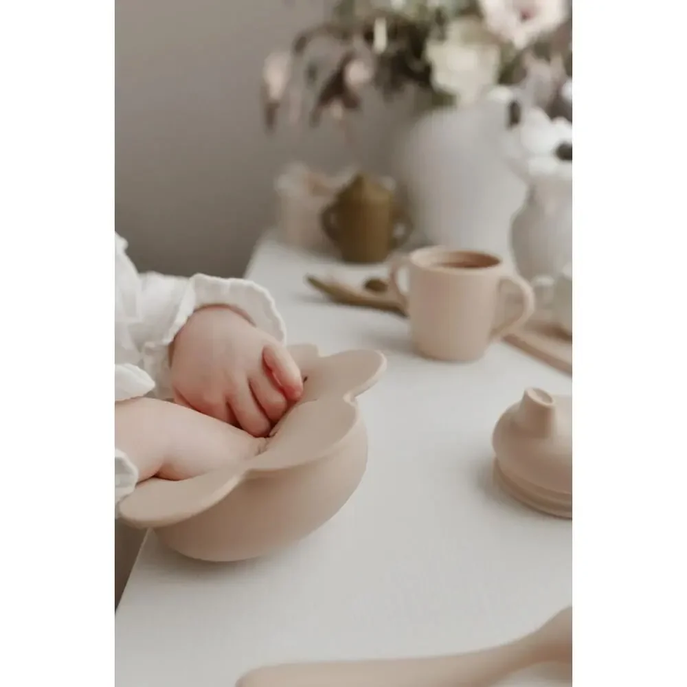 New Jamie Kay Silicone Mealtime Bundle Cups + Flower Snack Bowl + Bibs